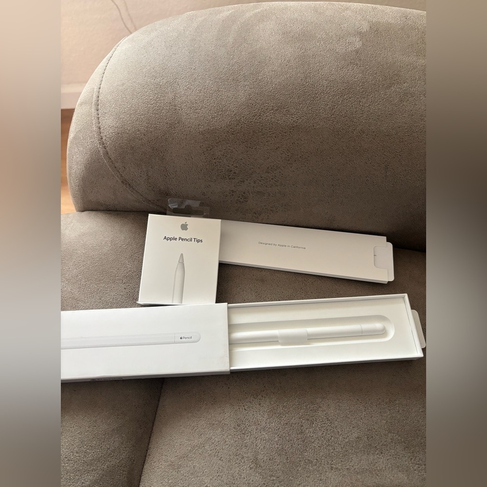 Apple Pencil USB-C and Extra Tips